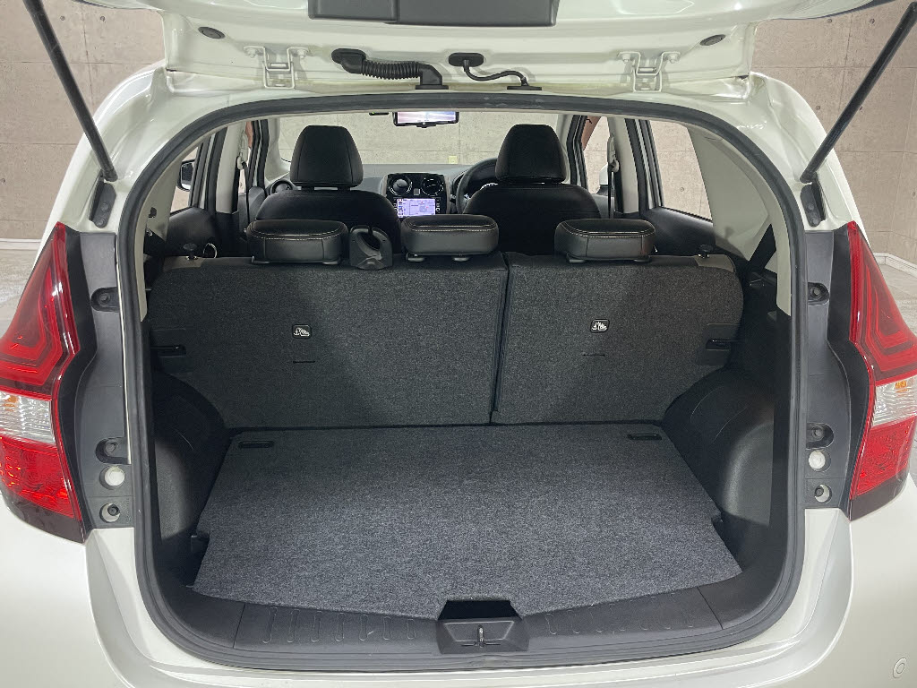 ニッサン ノート7枚目