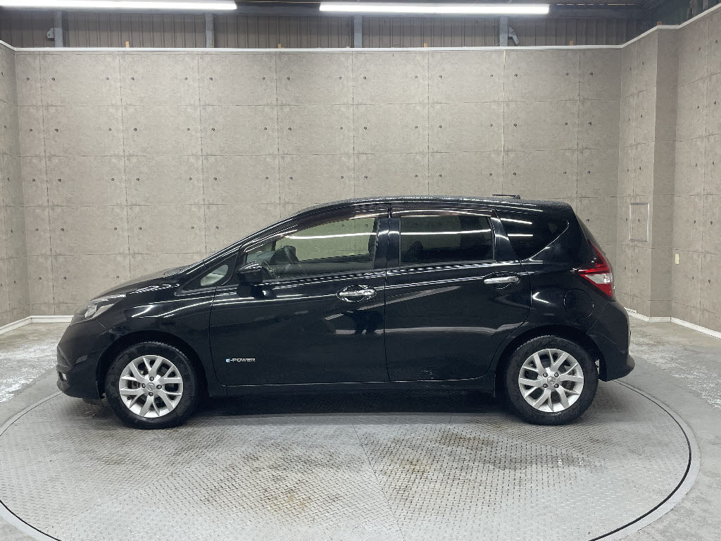 ニッサン ノート13枚目