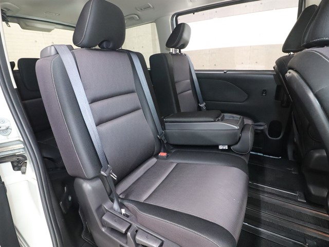 ニッサン セレナＨＶ4枚目