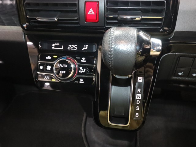 ダイハツ タントカスタム19枚目