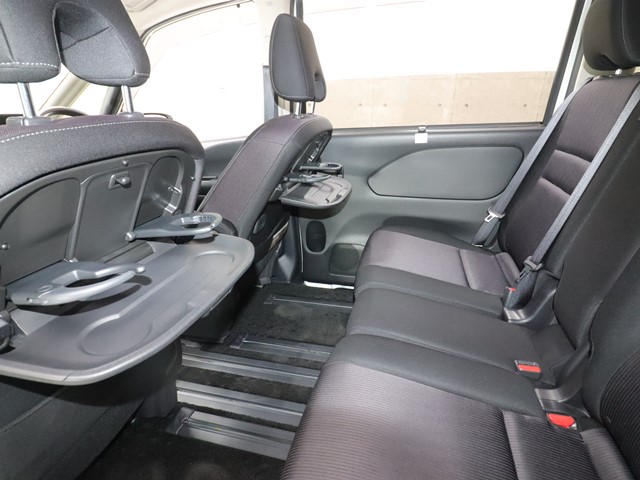 ニッサン セレナＨＶ9枚目