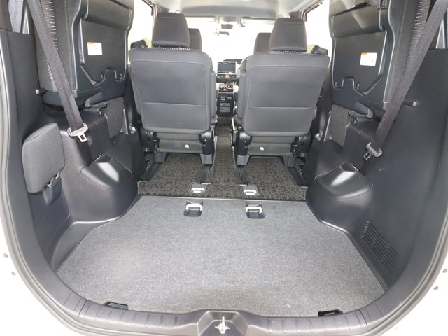 トヨタ ヴォクシー12枚目