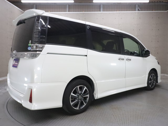 トヨタ ヴォクシー1枚目