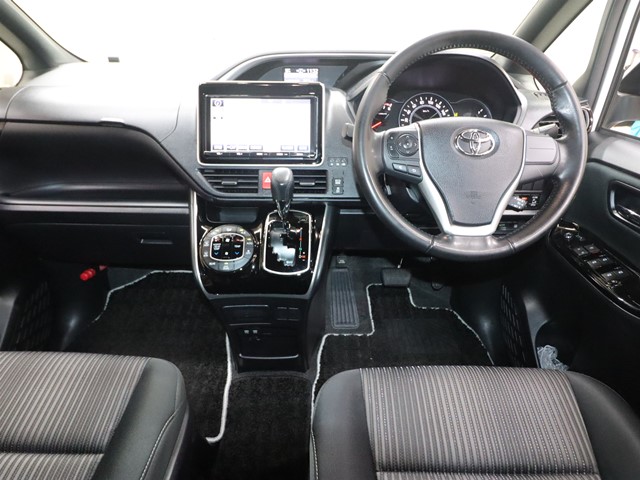 トヨタ ヴォクシー2枚目