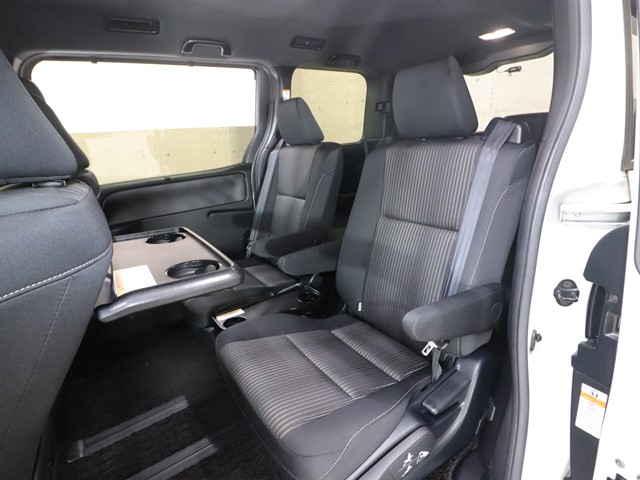 トヨタ ヴォクシー7枚目