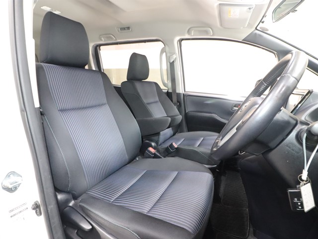 トヨタ ノア3枚目