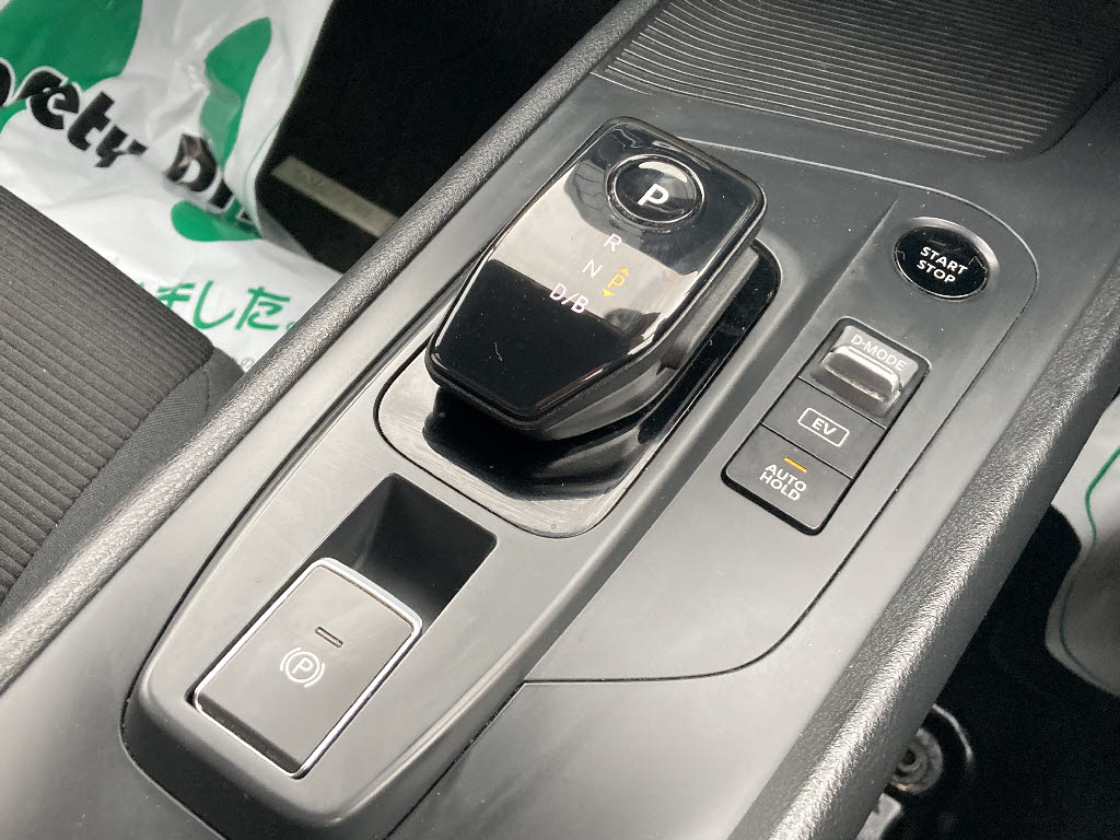 ニッサン ノート9枚目