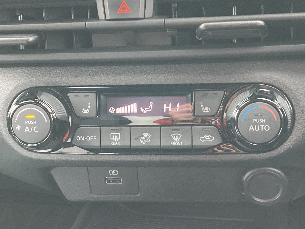 ニッサン ノート10枚目