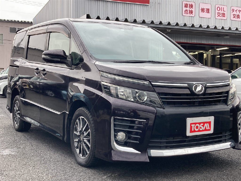 トヨタ ヴォクシー3枚目