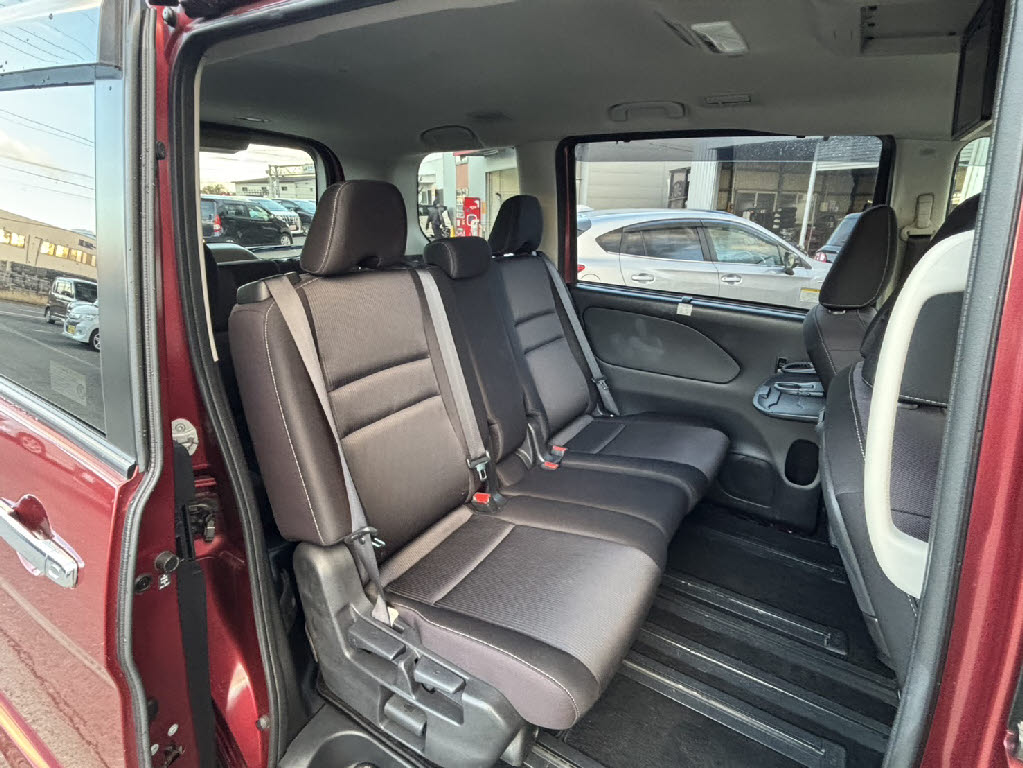 ニッサン セレナＨＶ9枚目