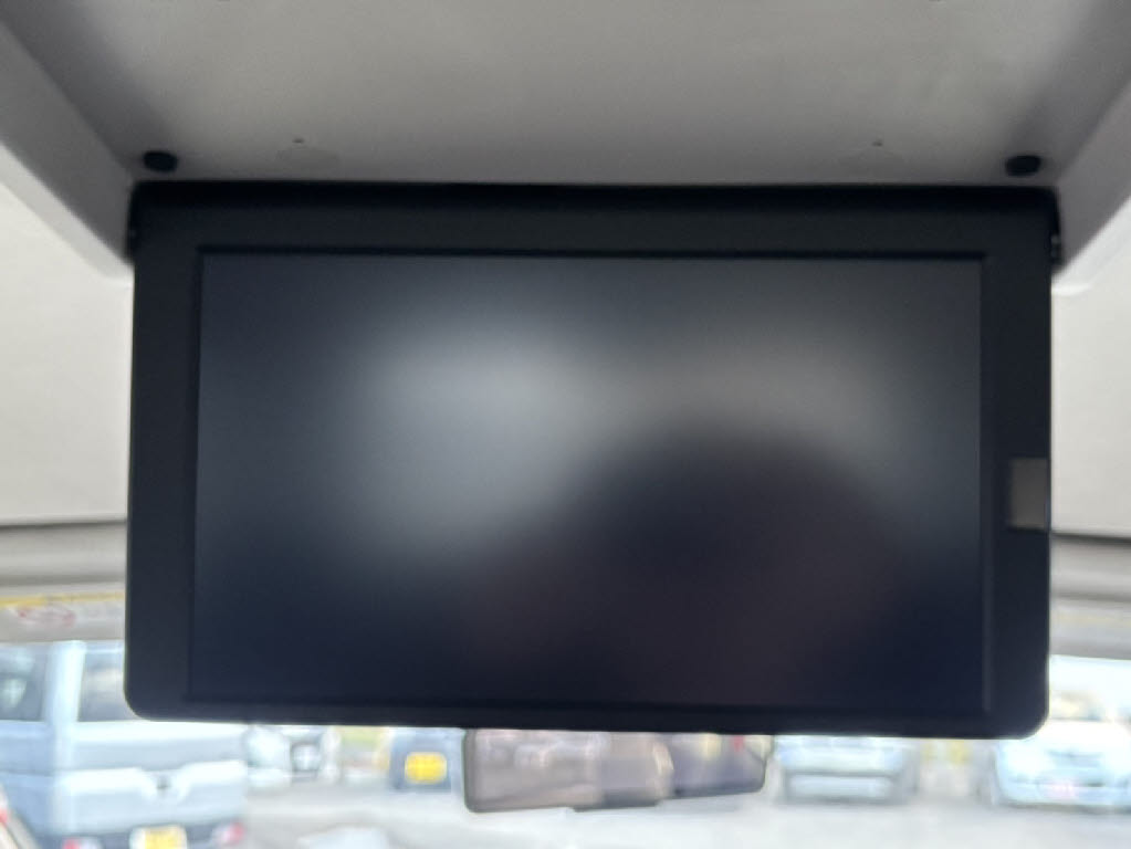 ニッサン セレナＨＶ4枚目