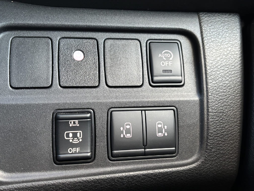 ニッサン セレナＨＶ5枚目