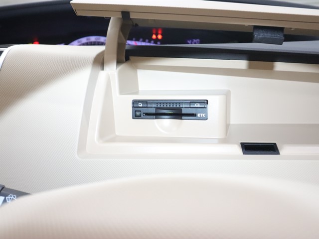 トヨタ エスティマ16枚目