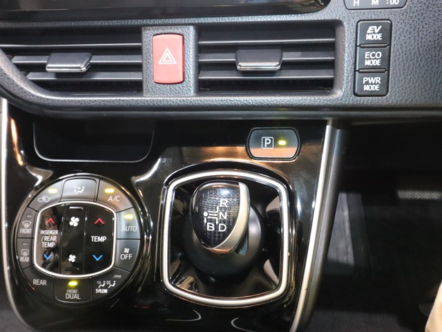 トヨタ エスクァイアHV19枚目