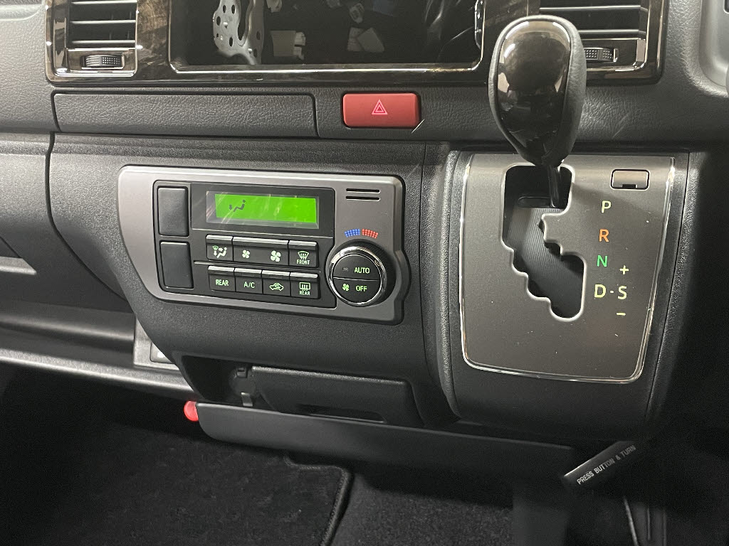 トヨタ ハイエースV15枚目