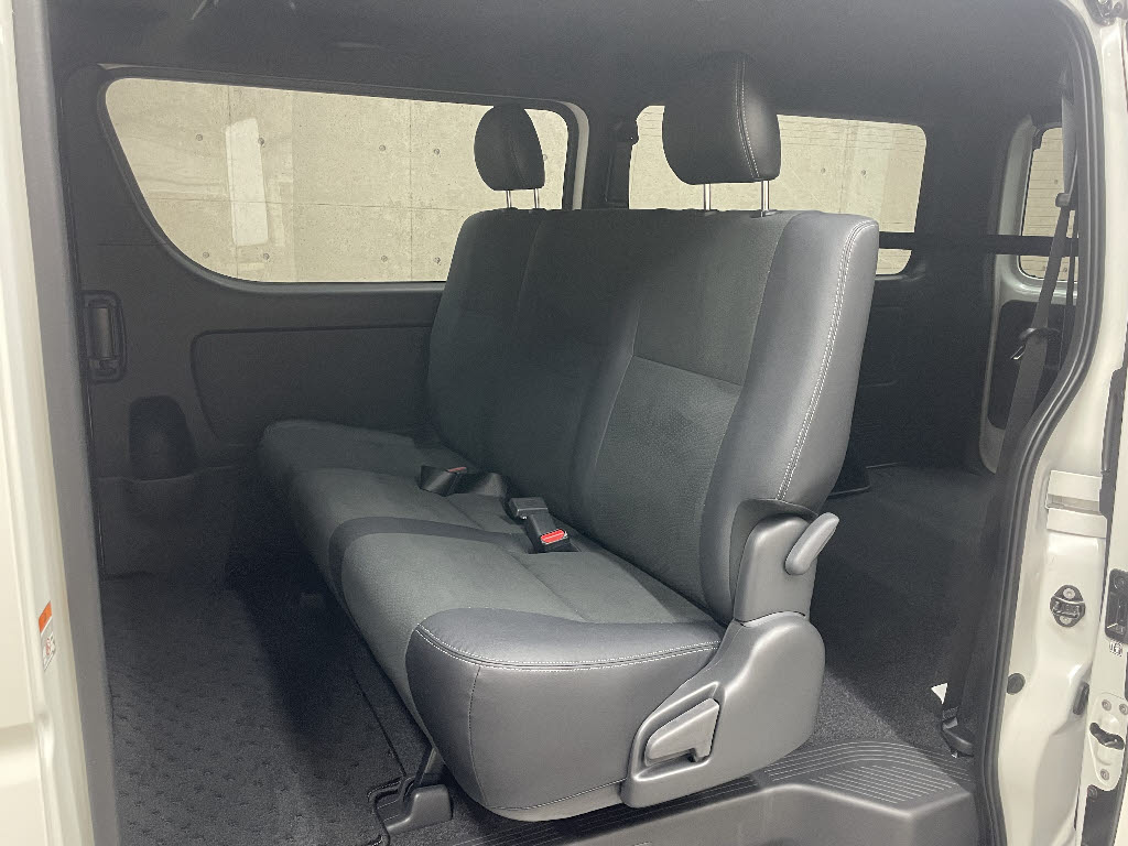 トヨタ ハイエースV6枚目