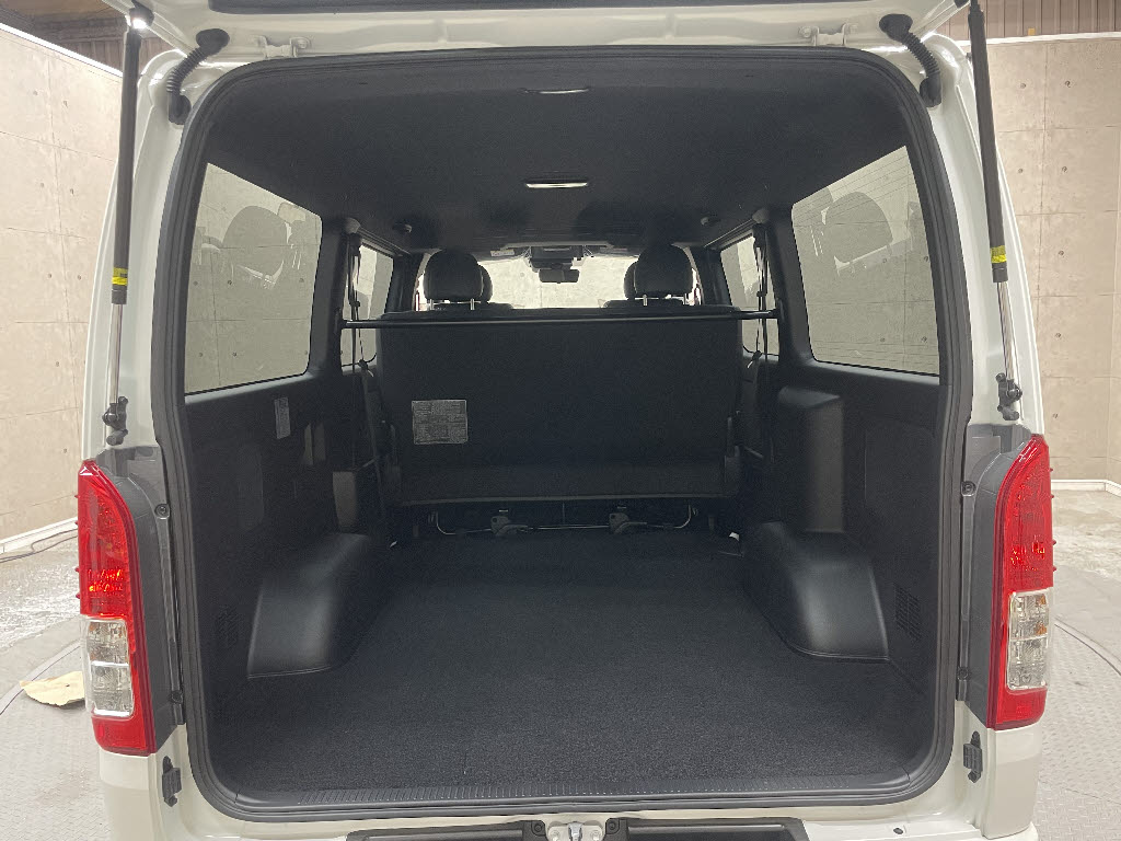 トヨタ ハイエースV7枚目