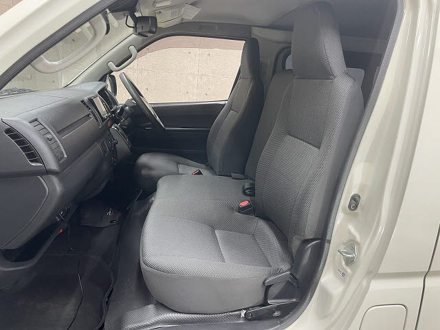 トヨタ ハイエースＶ5枚目