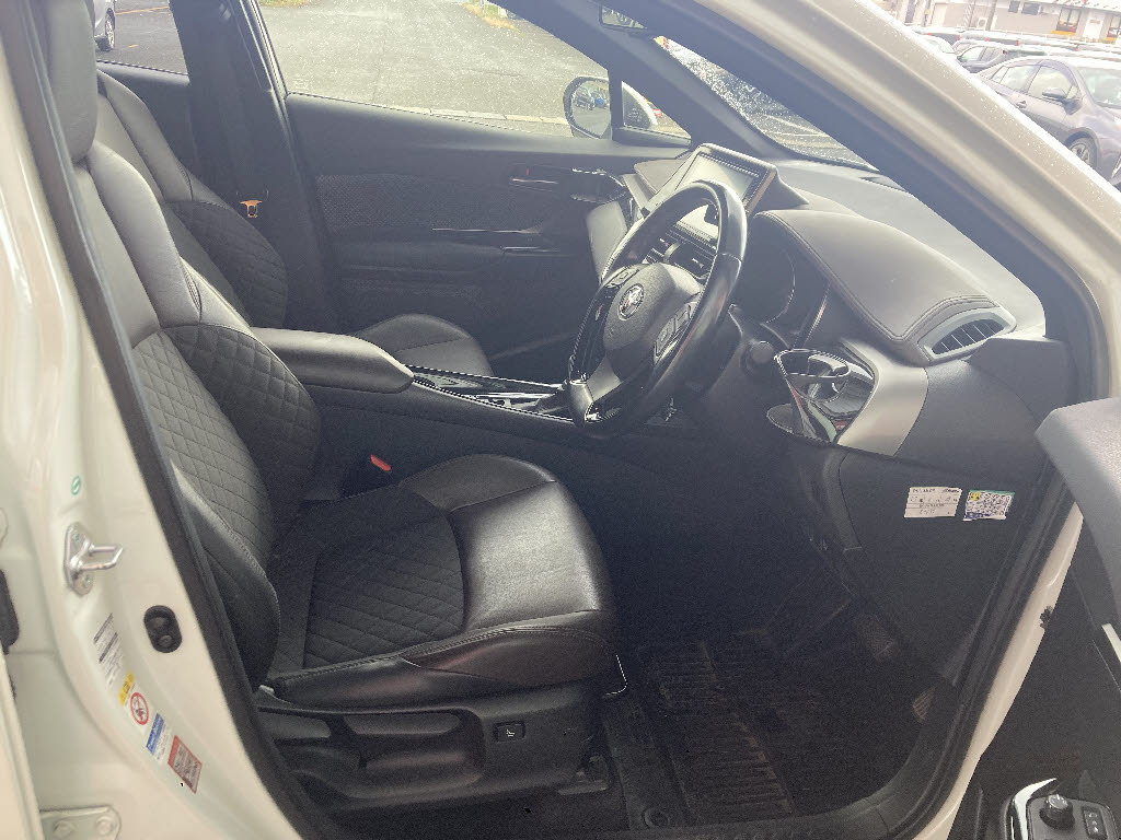 トヨタ C-HR12枚目