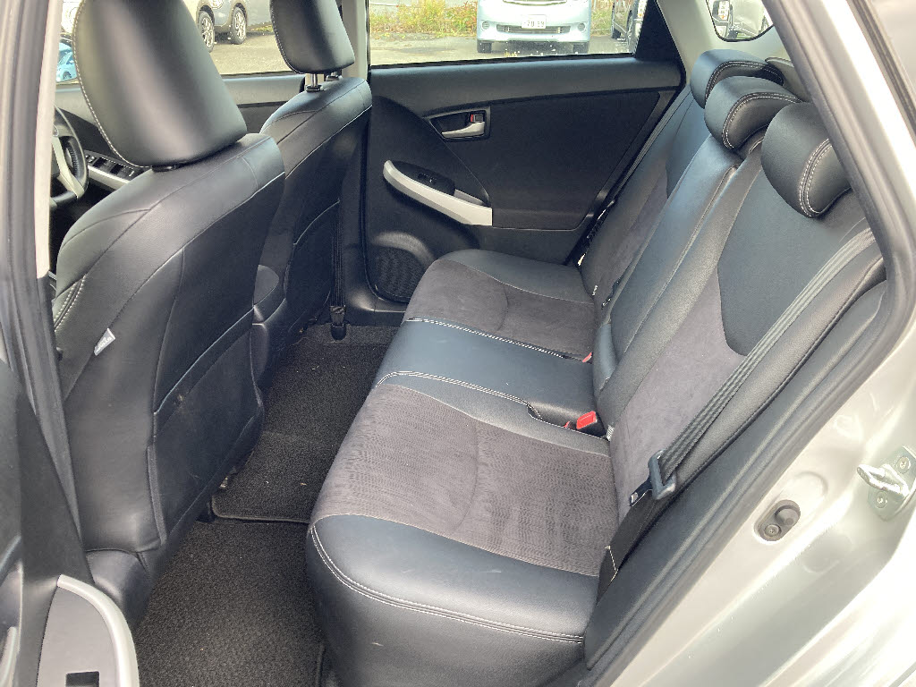 トヨタ プリウス9枚目