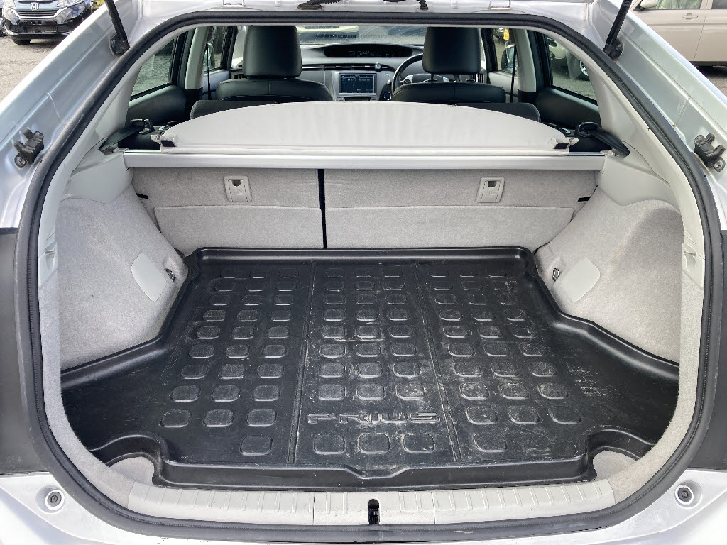 トヨタ プリウス10枚目