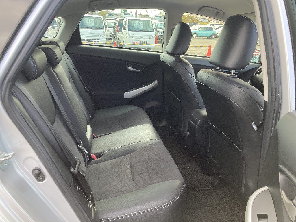 トヨタ プリウス7枚目