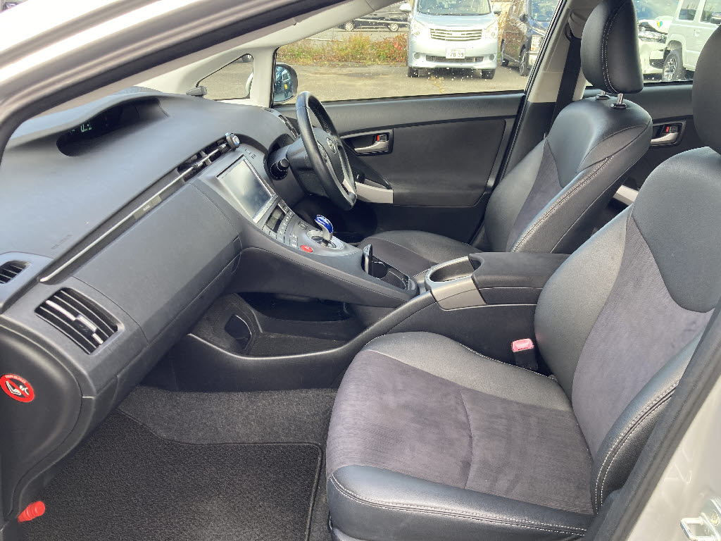 トヨタ プリウス8枚目