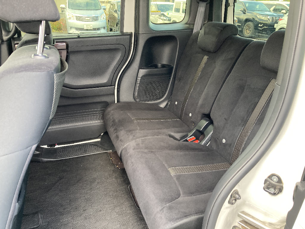 ホンダ N BOXカスタム9枚目