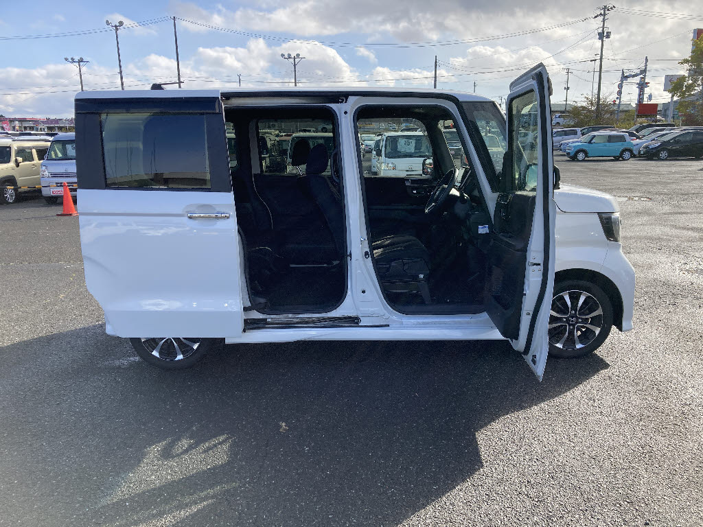 ホンダ N BOXカスタム17枚目