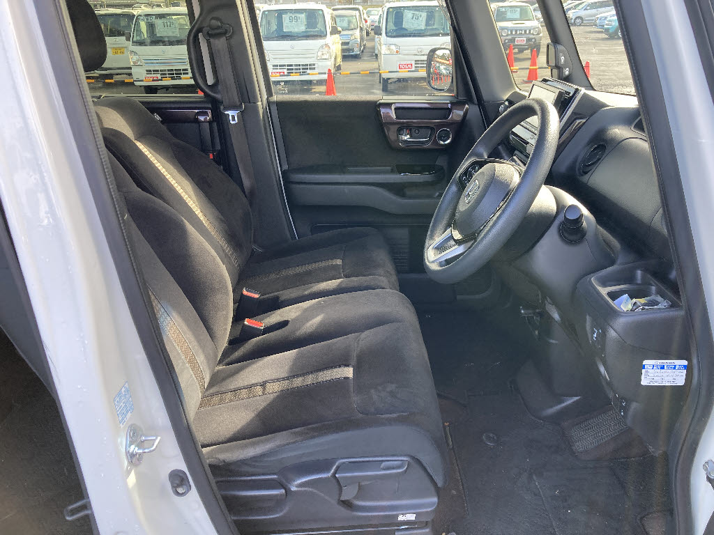 ホンダ N BOXカスタム6枚目