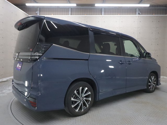 トヨタ ヴォクシー1枚目