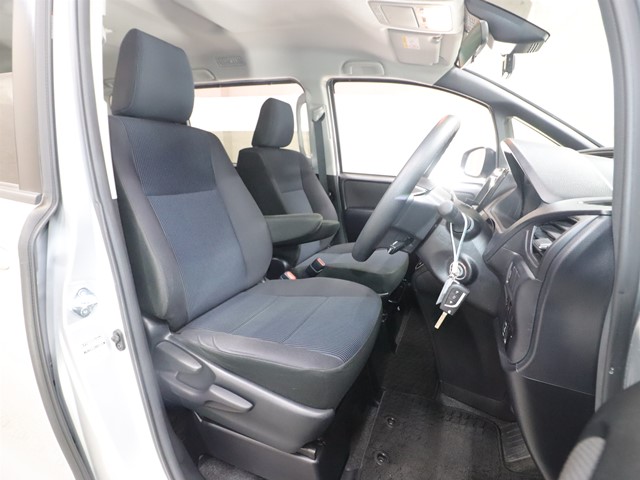 トヨタ ノア3枚目