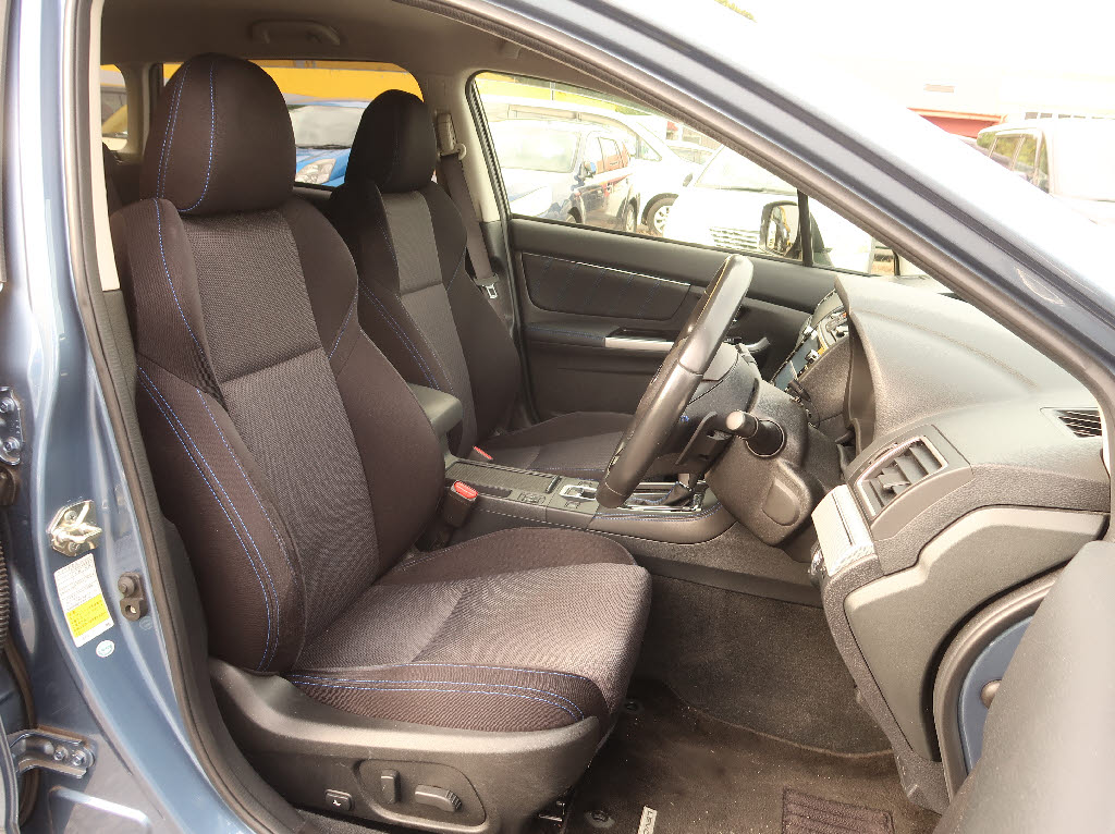 スバル レヴォーグ4枚目