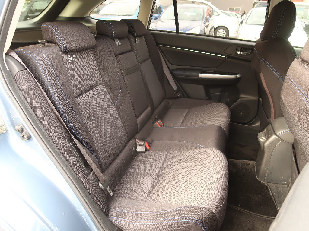 スバル レヴォーグ5枚目