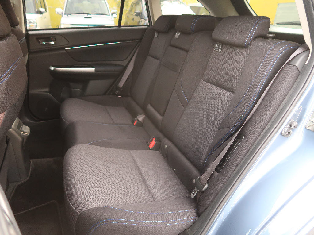 スバル レヴォーグ7枚目