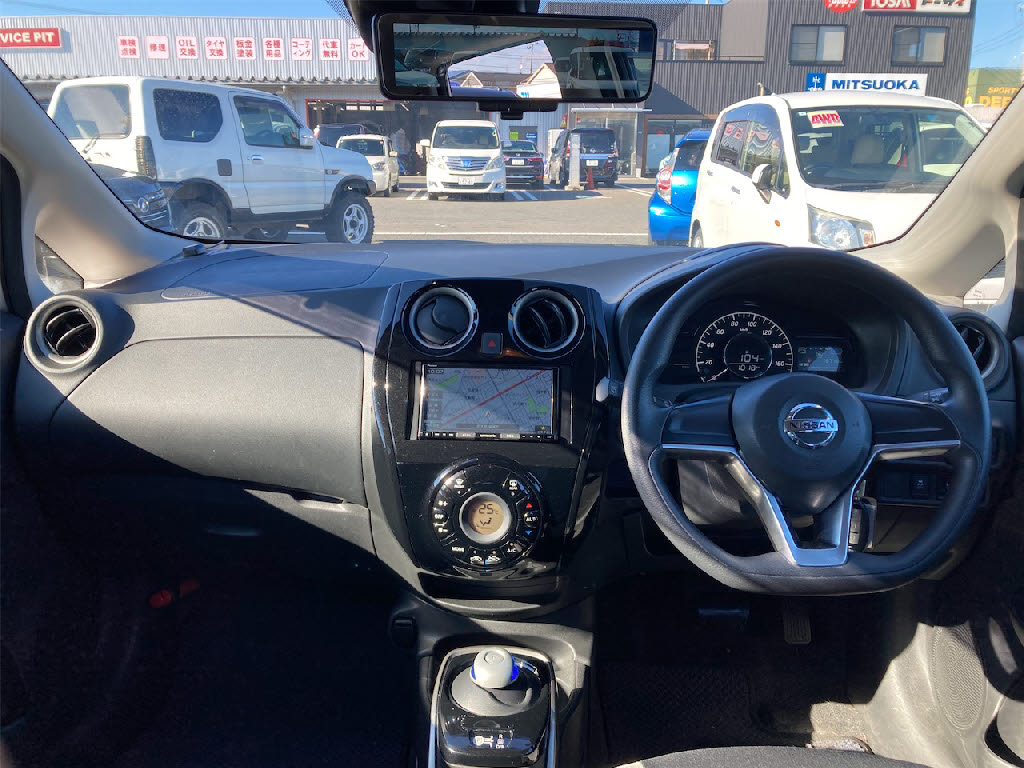 ニッサン ノート13枚目