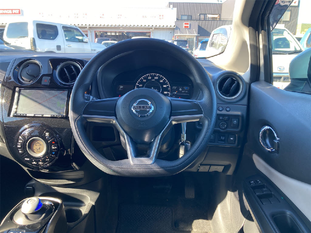 ニッサン ノート14枚目