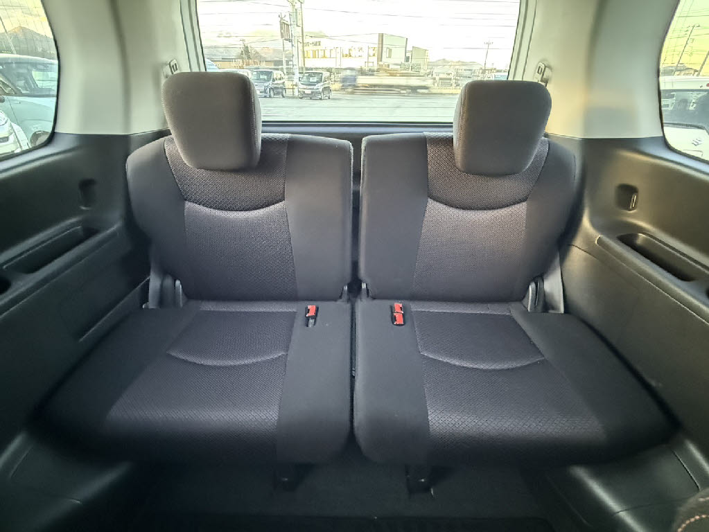 ニッサン セレナ10枚目