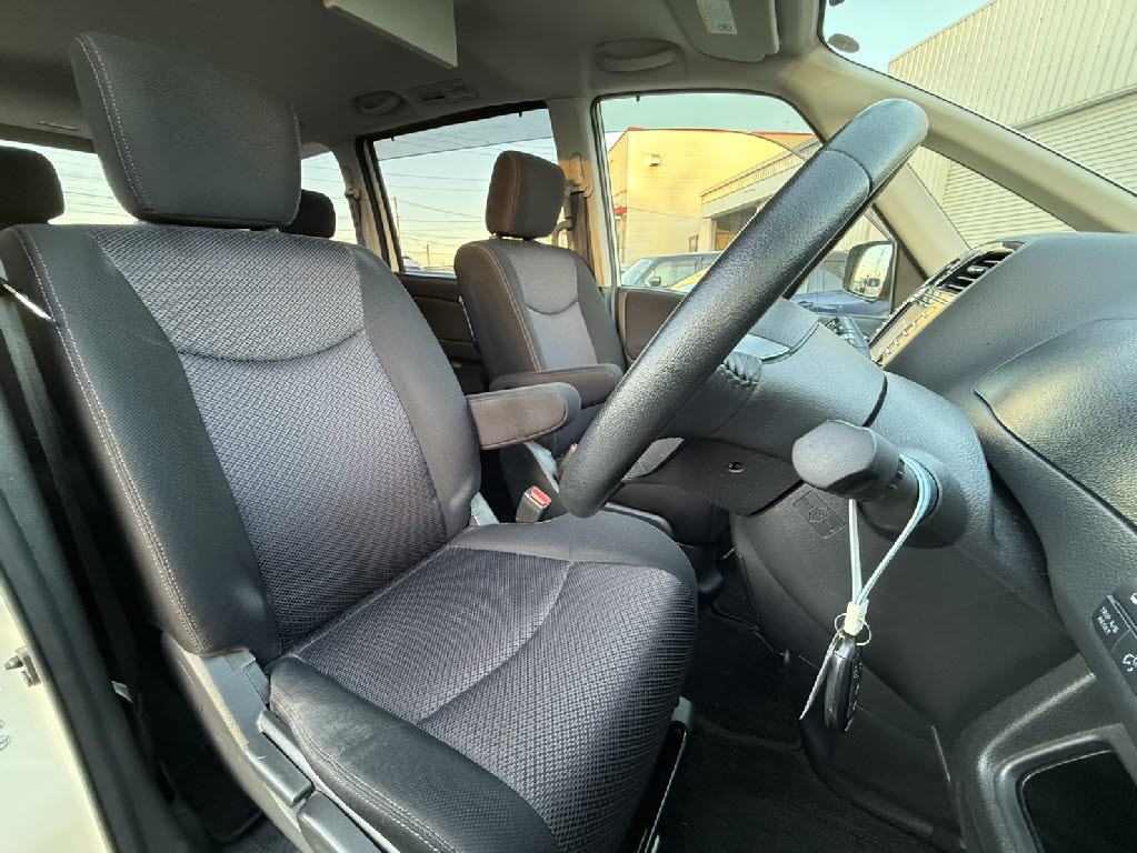 ニッサン セレナ8枚目