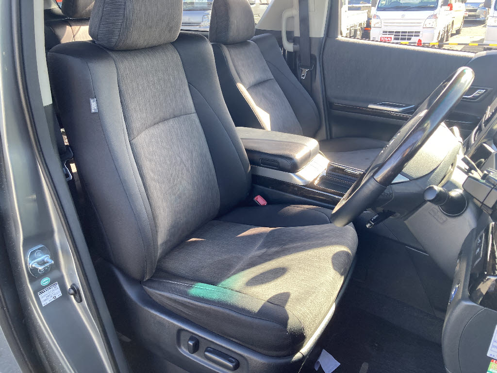 トヨタ ヴェルファイアハイブリッド12枚目