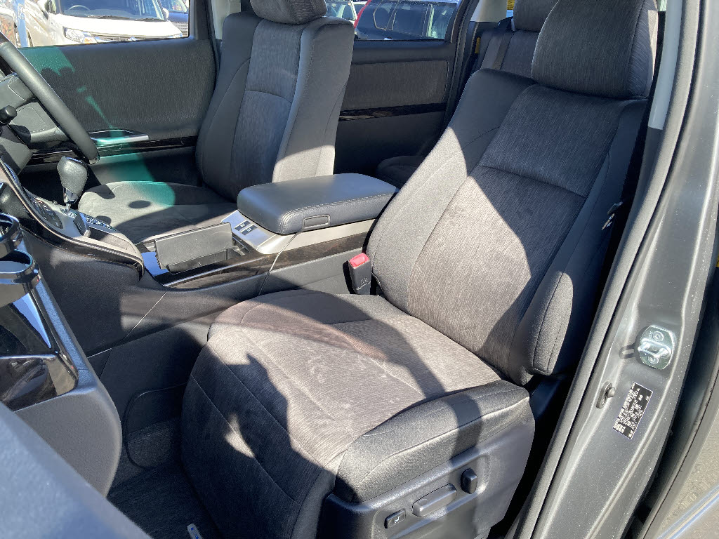 トヨタ ヴェルファイアハイブリッド13枚目