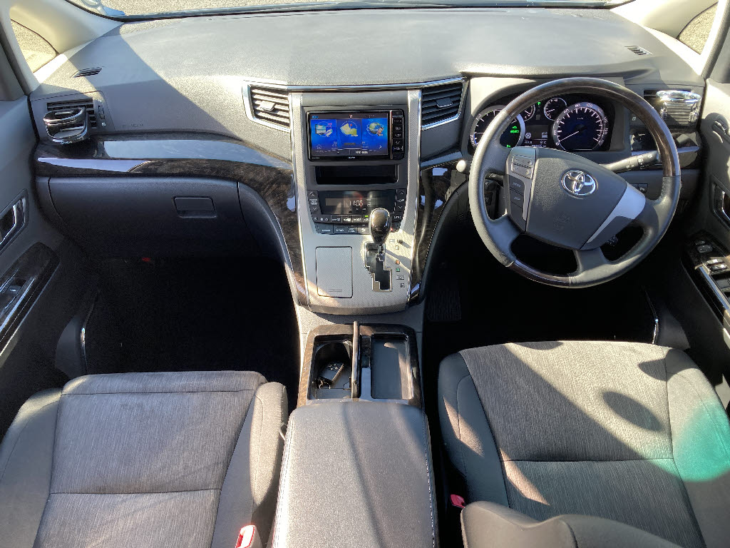 トヨタ ヴェルファイアハイブリッド2枚目