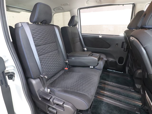 ニッサン セレナHV4枚目