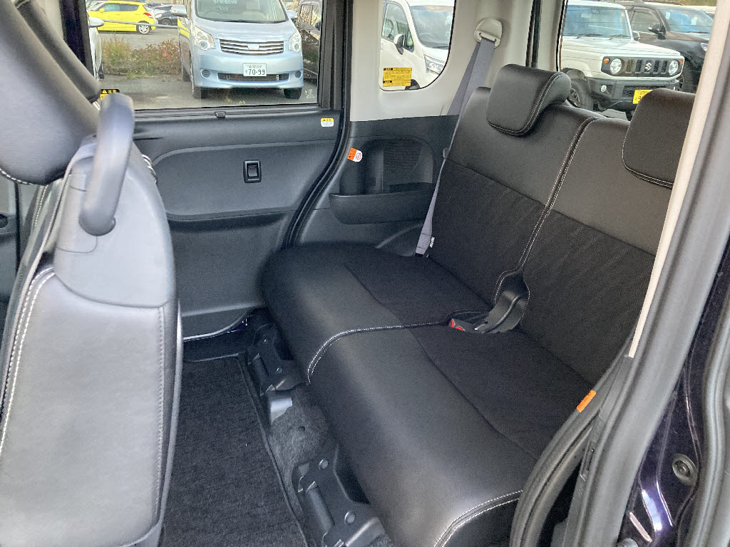 ダイハツ タントカスタム9枚目