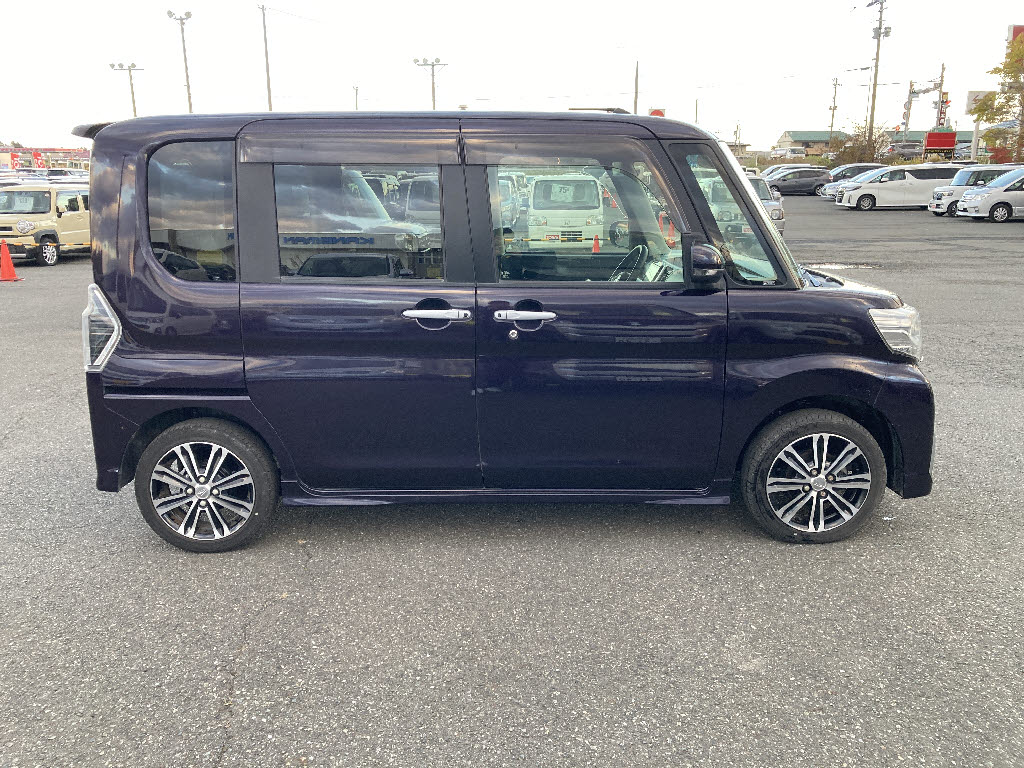 ダイハツ タントカスタム16枚目