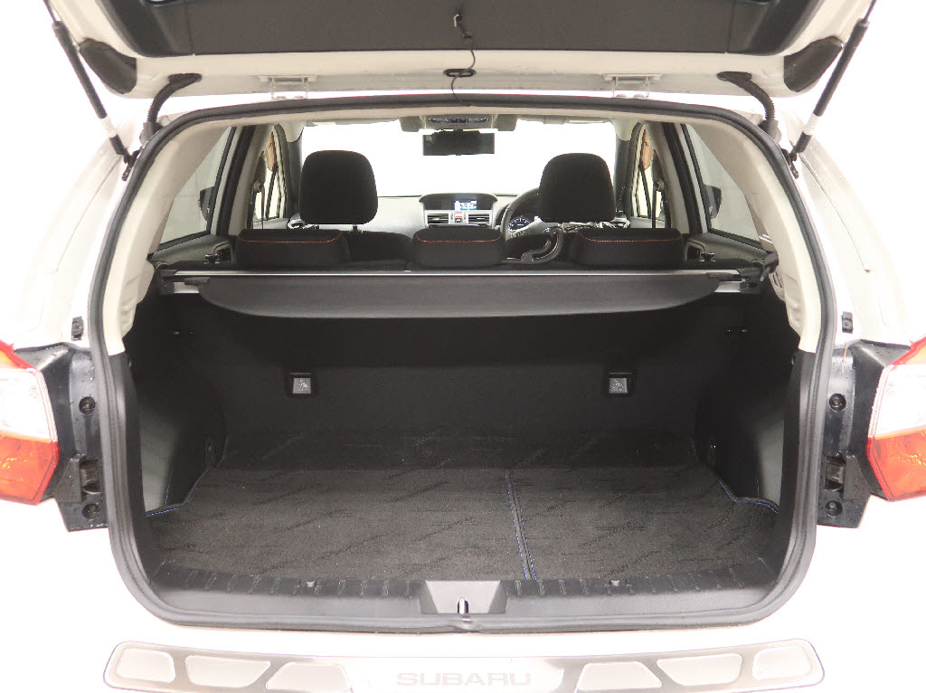 スバル XV8枚目