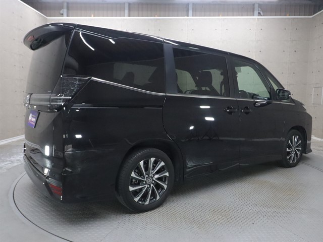 トヨタ ヴォクシー1枚目