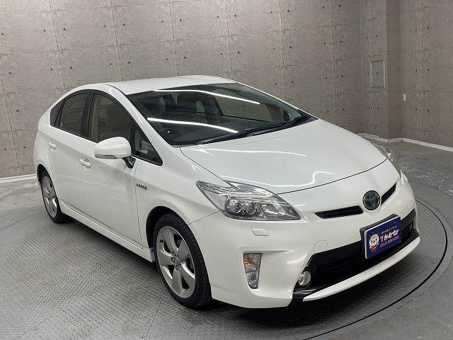 トヨタ プリウス9枚目
