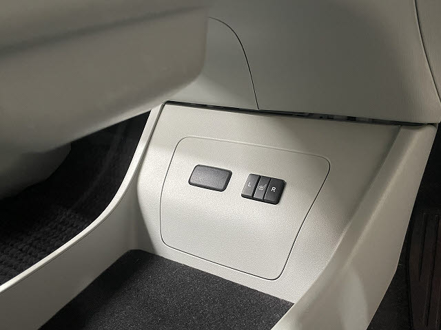 トヨタ プリウス19枚目