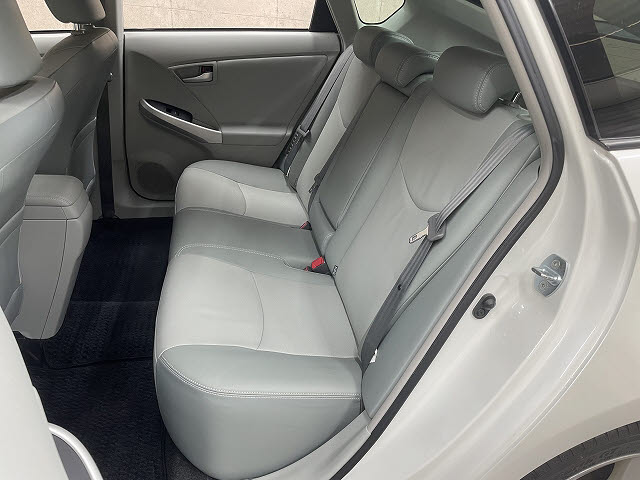 トヨタ プリウス6枚目